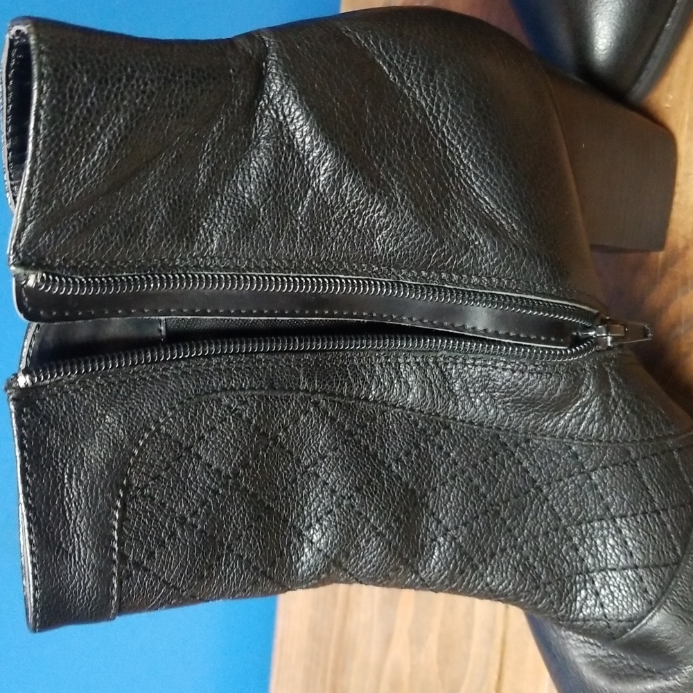 Me Too Black Leather Boots size 10 - Picture 4 of 9